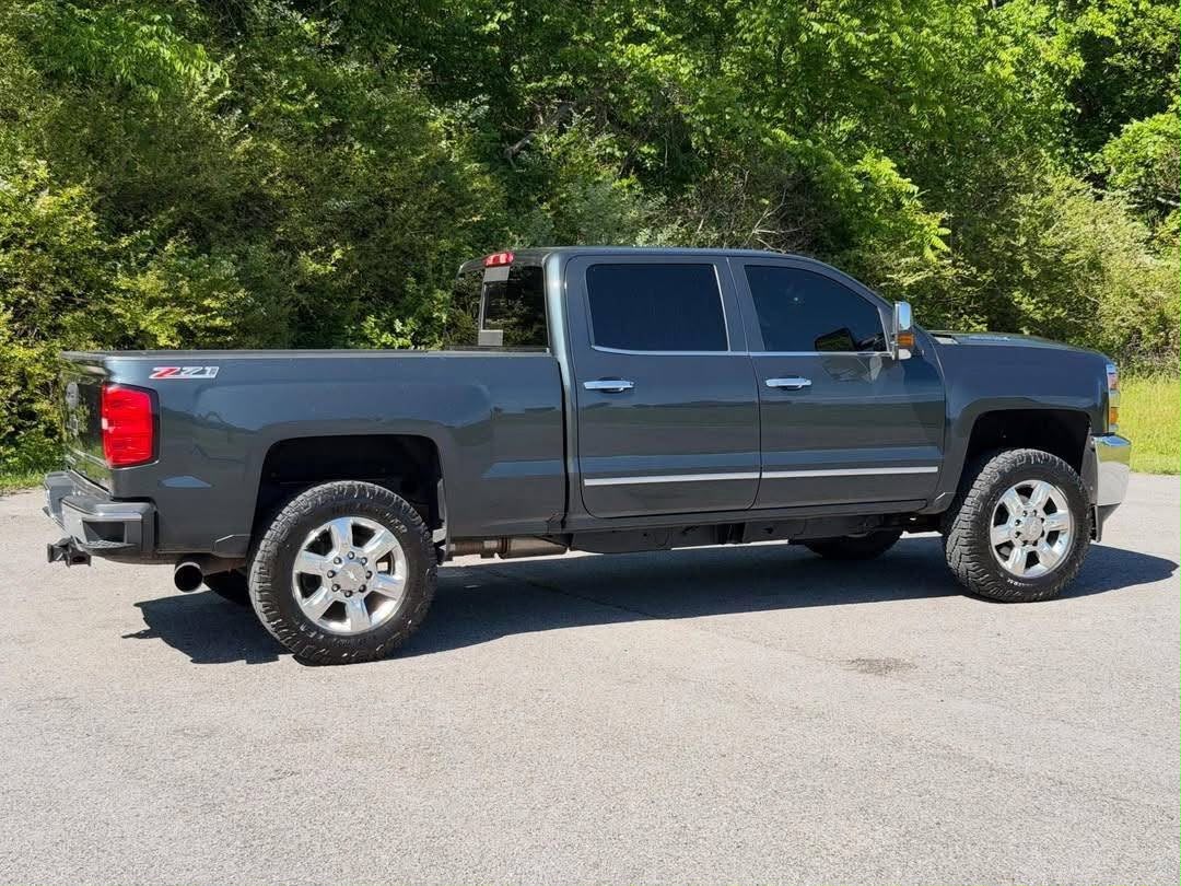 2017 Dodge Ram 2500 mega cab short bed 4×4